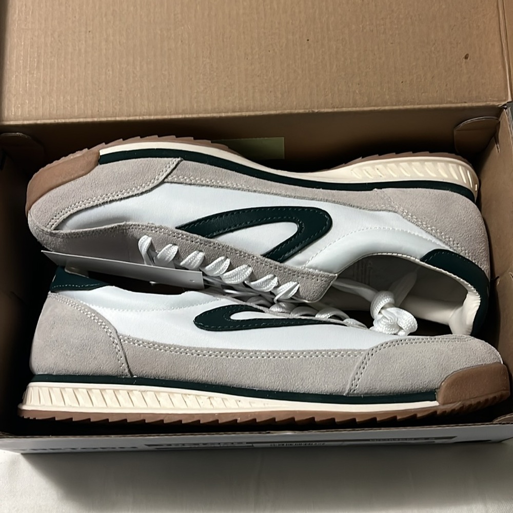 NIB Tretorn Rawlins Sneaker, Green & White - Picture 7 of 7